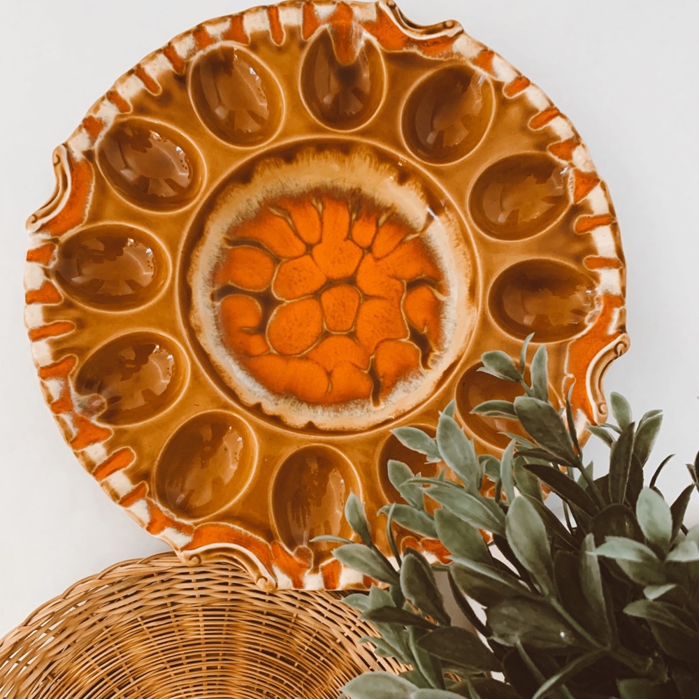 ❤️Vintage 1970s ceramic egg platter.